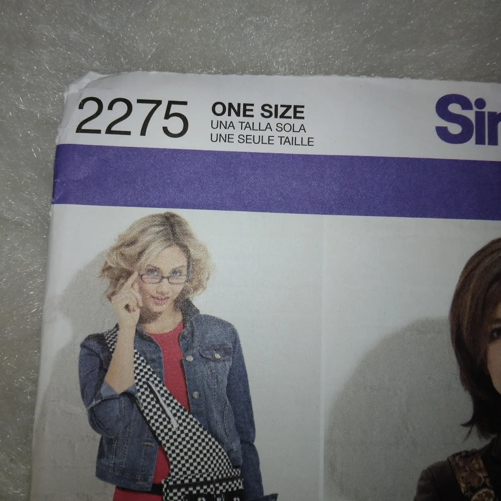 SIMPLICITY 2275 Day bags with securing straps by Georgia Manning Lewis